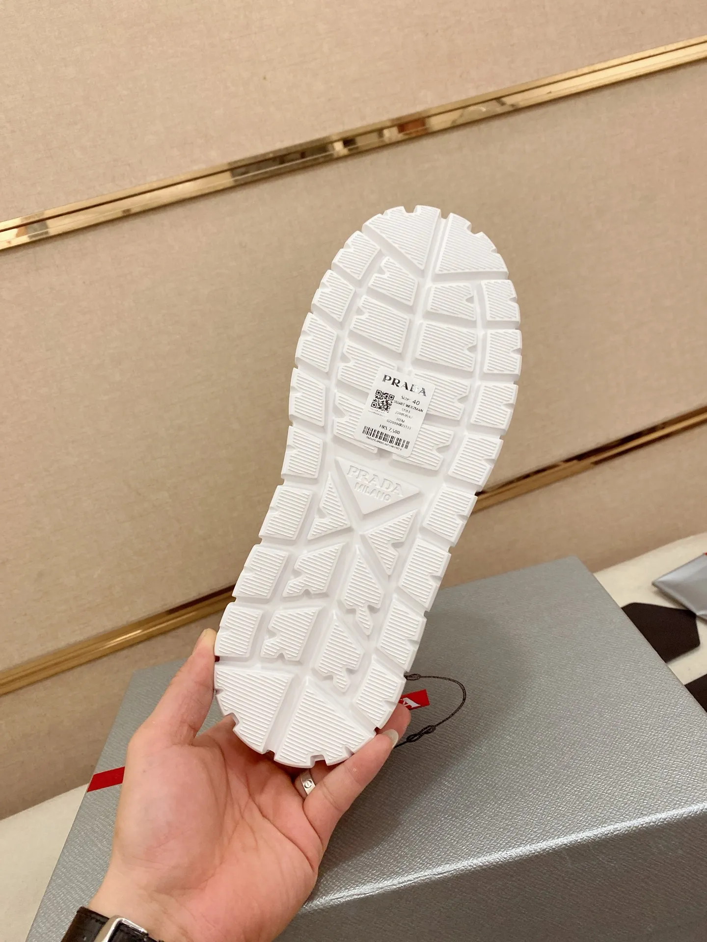 Factory price 580💰 ✔️✔️✔️High version High-quality new PRADA counters are on the market simultaneously, new men's shoes, 😘fabrics imported technological waterproof fabrics, made by pure handicrafts. Lining: Full cowhide lining. 👍🏿 High-end ☄️ air-cushion molded anti-slip rubber outsole, exquisite lines, simple and elegant, comfortable and high-end for leisure travel. Code number: 38 to 45